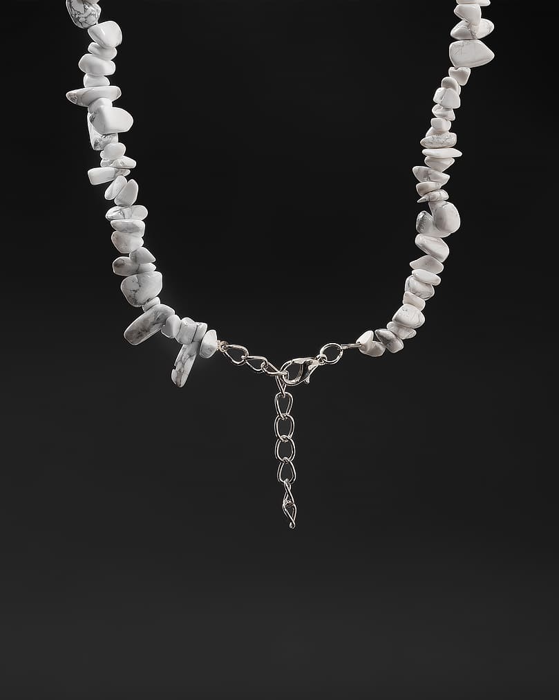 سلسلة بحجر الهاوليت بعروق رمادية نسائي