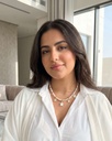 سلسلة عقيق أبيض نسائية بدلايات ذهبية مرصعة